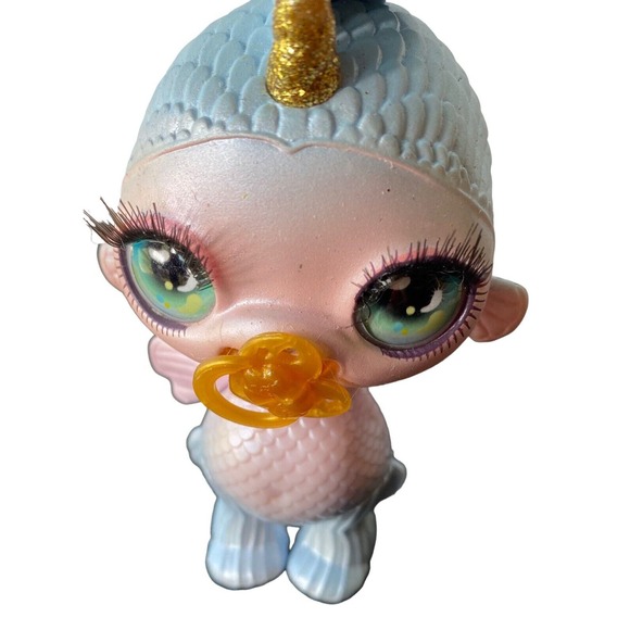 MGA Poopsie Sparkly Critters Bubbles 4.5" Big Eyes Lashed Fish Toy - Picture 1 of 7